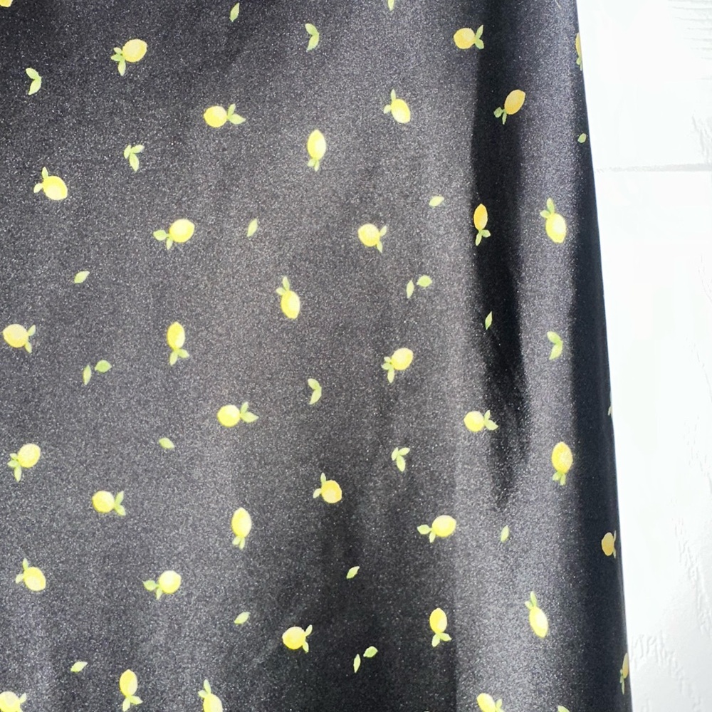 Francesca’s Elegant Black and Yellow Lemon 🍋 Patterned Satin Skirt